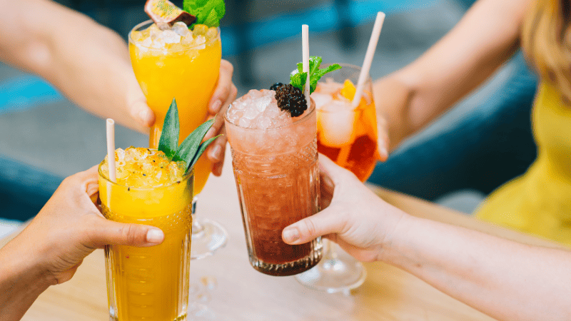7 kolorowych drinków bezalkoholowych. Pyszne, efektowne i idealne na każdą okazję