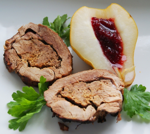 Pieczeń z indyka w gruszkach z żurawiną. To aromatyczne danie zachwyci rodzinę