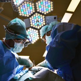 Chirurg plastyczny Wrocław - dlaczego warto korzystać z pomocy chirurga lokalnie?