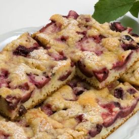 Maślankowiec ze śliwkami. Domowe ciasto, które smakuje jak wspomnienie dzieciństwa