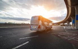 Podróż bez przesiadek – dlaczego coraz częściej wybieramy autobusy między Holandią a Polską?