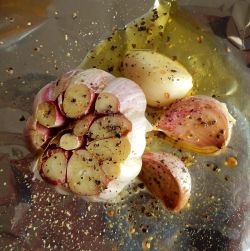 Czosnek – naturalny antybiotyk z kuchni. Jak go jeść i kto powinien uważać?