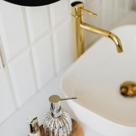 Zatkałaś odpływ w zlewie? Sięgnij po ten popularny lek