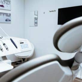 Jak często powinno się chodzić do dentysty i od czego to zależy?