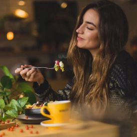 Dlaczego wracamy do smaków dzieciństwa? O roli wspomnień w psychologii jedzenia