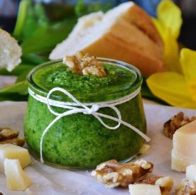 Pesto z natki pietruszki. Zielony eliksir zdrowia, który dodaje smaku każdemu daniu