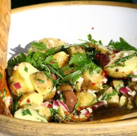 Sałatka ryneczkowa – letni klasyk pełen świeżych warzyw