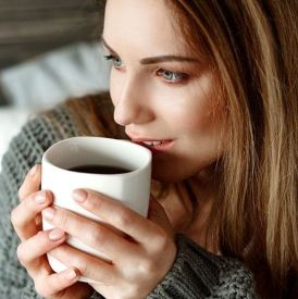 Kawa z cukrem czy bez? Sprawdź, która wersja jest zdrowsza