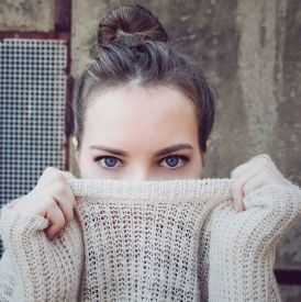 Jak pozbyć się porannej opuchlizny pod oczami?