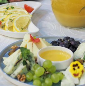 Wegański nabiał – które roślinne zamienniki naprawdę smakują jak sery i jogurty? Ranking smaków i praktyczne wskazówki