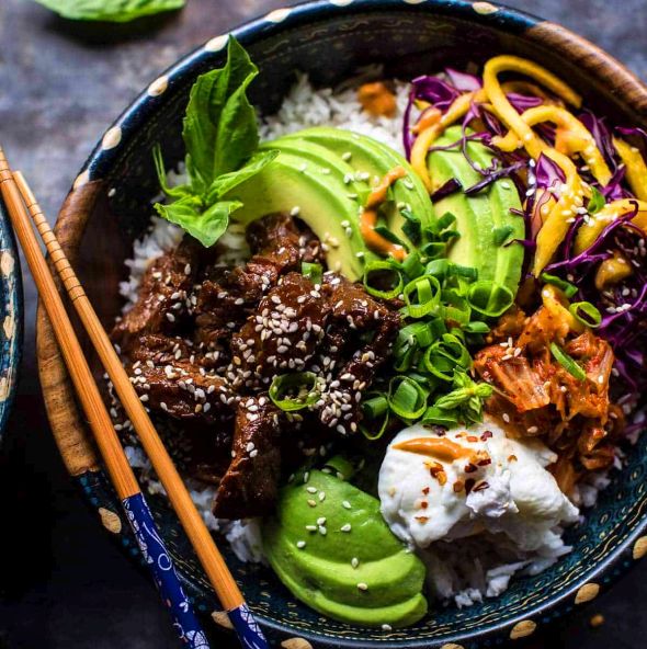 Buddha Bowl po koreańsku – pełna białka miska dla fanów mięsa