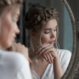 „Nie wyglądasz na swój wiek”. Czy to naprawdę jest komplement?