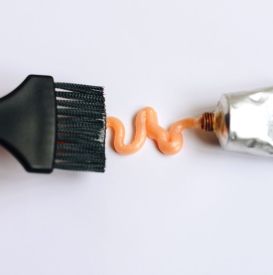 Jakie są naturalne farby do włosów? Bezpieczne rozwiązania do koloryzacji