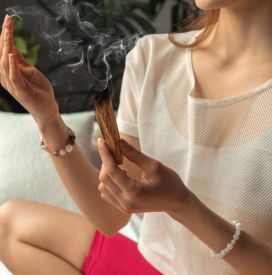 Co to jest palo santo, jakie ma właściwości i jak je palić?