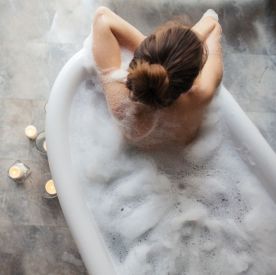 Skandynawska pielęgnacja w rytmie hygge beauty - ciepło, spokój i naturalne piękno