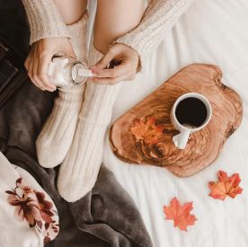 Jesień w stylu cocooning: miękko, ciepło i z kubkiem herbaty w dłoni