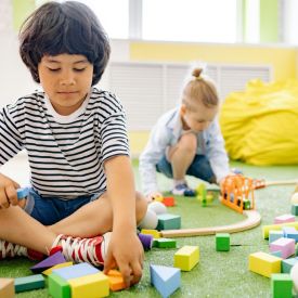 Przewodnik po zastosowaniach kształtek piankowych w terapii sensorycznej