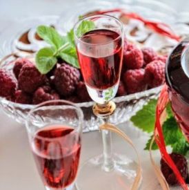 Naturalne nalewki na różne dolegliwości – domowe receptury, które naprawdę działają