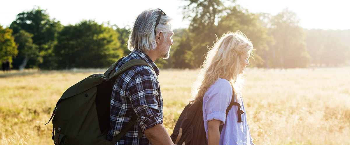 Jakie produkty wybrać przy nietrzymaniu moczu? Przewodnik po wkładkach, podpaskach, bieliźnie i majtkach chłonnych
