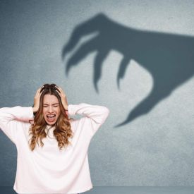 Dlaczego media straszą zamiast informować? Jak media budują strach i manipulują emocjami