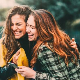 Siostrzeństwo w przyjaźni - nowa moc kobiet, które trzymają się razem