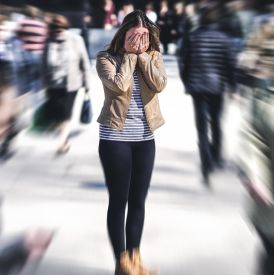 Kiedy kontakt z ludźmi boli - jak naprawdę wygląda życie z socjofobią