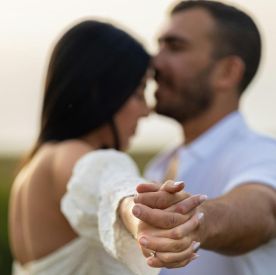 Jak wybrać małżonkowi biżuterię na rocznicę ślubu?