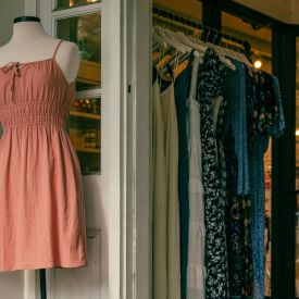 Jaka sukienka na urodziny do babci? Przegląd rodzajów