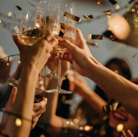 Influencerowe wyzwania sylwestrowe 2025/2026 - co jest viralowe w social mediach?