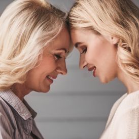 „Jesteś jak twoja matka” - dlaczego to zdanie tak boli? Psychologia relacji z rodzicem