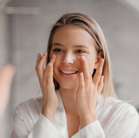 Ten masaż twarzy działa jak naturalny lifting. Dlaczego kobiety robią go codziennie?