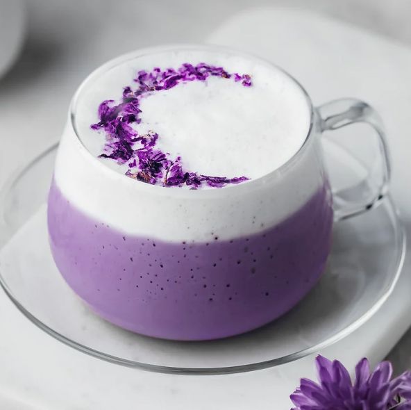 Ube latte – filipiński fioletowy napój dla zdrowia i przyjemności kobiet