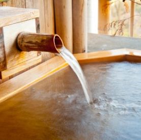 Jak bezpiecznie korzystać z gorących źródeł i czerpać z nich korzyści? Poradnik kąpieli