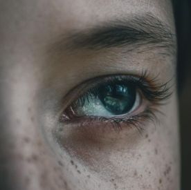 Na jakie problemy pod oczami najlepiej działa fibryna bogatopłytkowa?