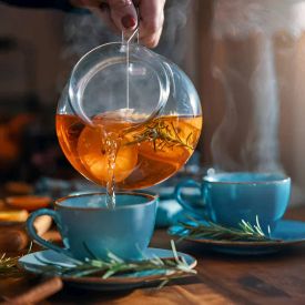 Z czym pić zieloną herbatę? Najlepsze dodatki, smaki i trendy