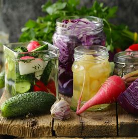 Jak włączyć kiszonki i fermenty do codziennej diety kobiet – naturalne wsparcie zdrowia i urody