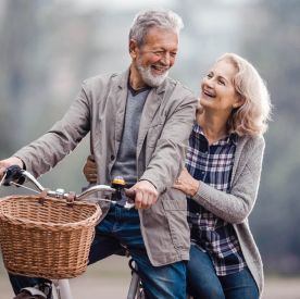 Nowoczesne babcie i aktywni dziadkowie – jak zmienia się obraz seniorów