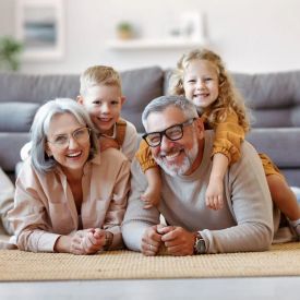 Jak budować więź z dziadkami – codzienne rytuały, które zbliżają pokolenia