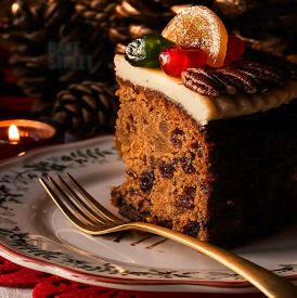 Bogaty keks z bakaliami i marcepanem - przepis na ciasto pełne wrażeń