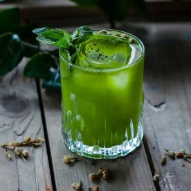 Zdrowe drinki, które wyglądają obłędnie. Matcha robi imprezową rewolucję