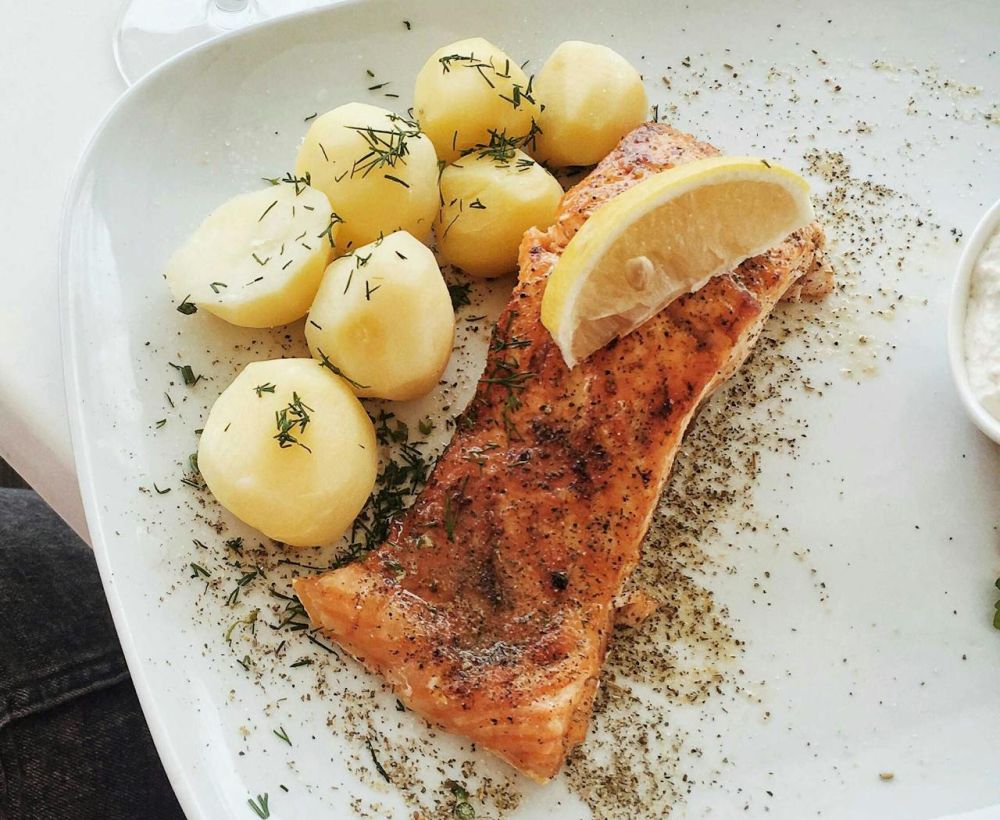 łosoś z ziemniakami