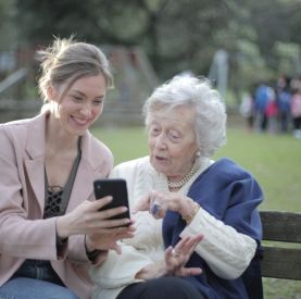 Przełom w walce z Alzheimerem – technologia z Łodzi, która daje nadzieję pacjentom