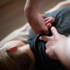 Kurs osteopatii pediatrycznej — kiedy warto ją rozważyć i czego można się spodziewać?