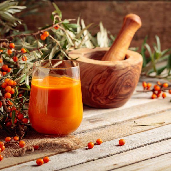 Najlepsze soki na ból gardła i chrypkę – zimowy poradnik z domowej spiżarni