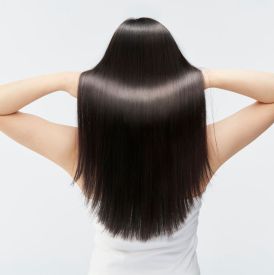 Sekret mocnych i lśniących włosów zaczyna się na skórze głow