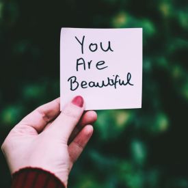 Afirmacje – czy naprawdę działają? Jak wpływają na szczęście, urodę i bogactwo