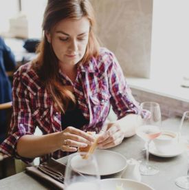 Dlaczego zimą mamy ochotę na konkretne smaki? Psychologia comfort food