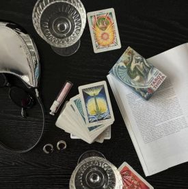 Jak tarot pomaga zrozumieć własne wzorce zachowań i emocje