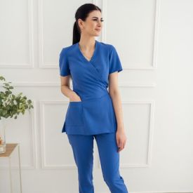 Odzież kosmetyczna w codziennej pracy salonu – jak wybrać bluzę i spodnie, które naprawdę pracują z Tobą?