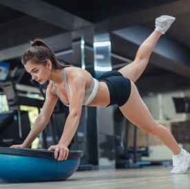 Ćwiczenia równowagi polecane przez naukowców z Harvardu – prosty sposób na długowieczność i sprawność